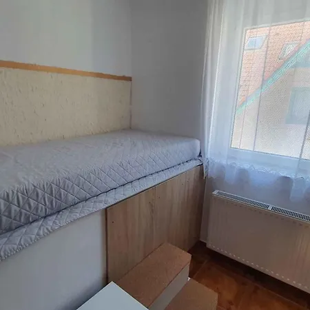 Lägenhet 9 *