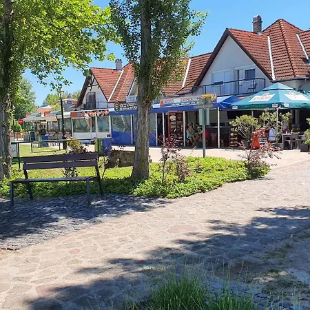 Apartamento 9 Zamárdi